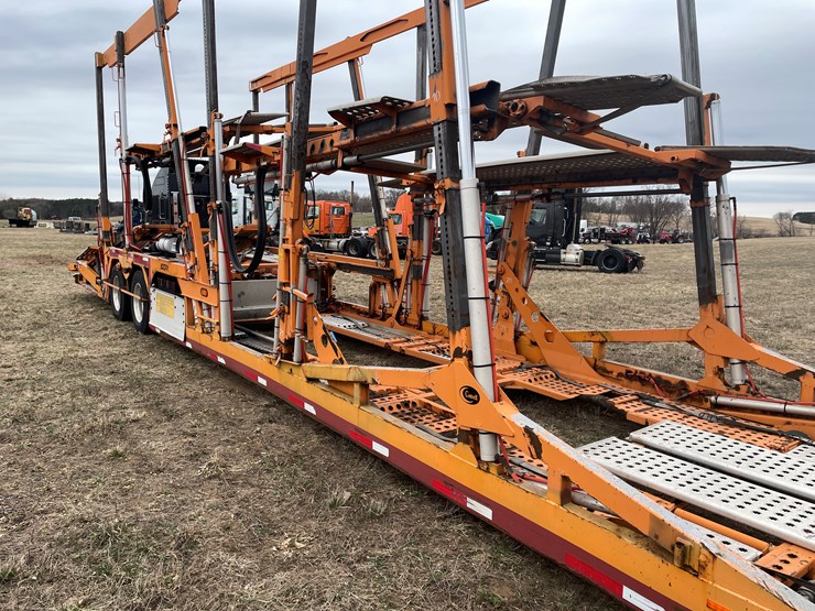 #110-•-2014-volvo-car-hauler-semi-and-trailer-(has-wi-title)-image-31