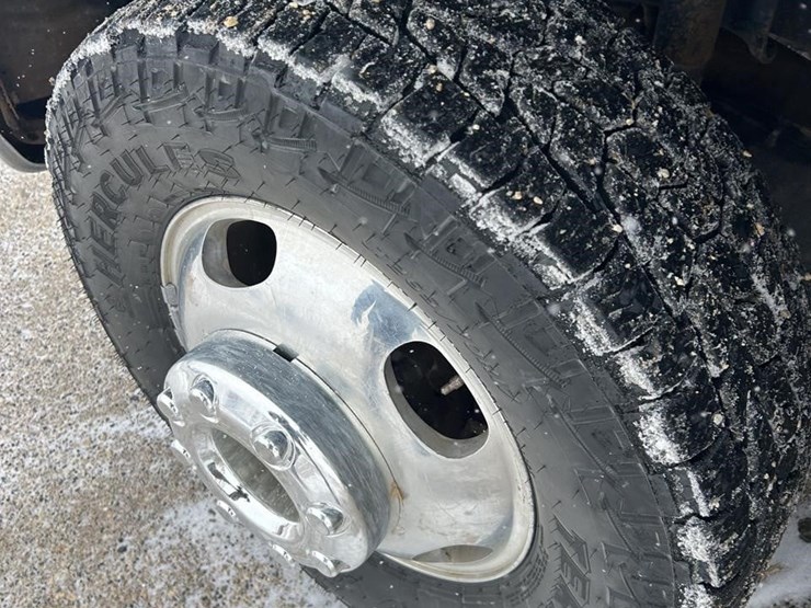 2016-ford-f350-xlt-image-9