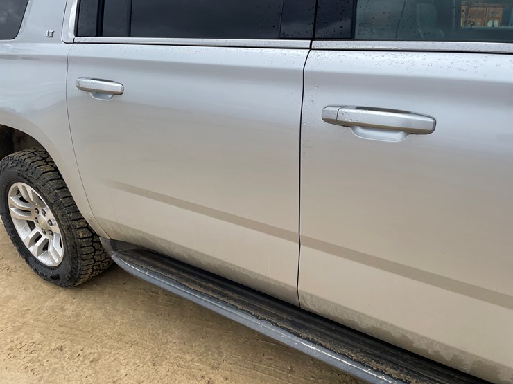 2015-chevrolet-suburban-image-19