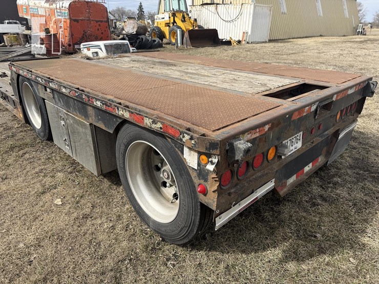 2013-2013-mov-hall-trailer-image-11