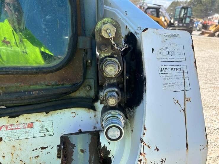 bobcat-t300-image-11