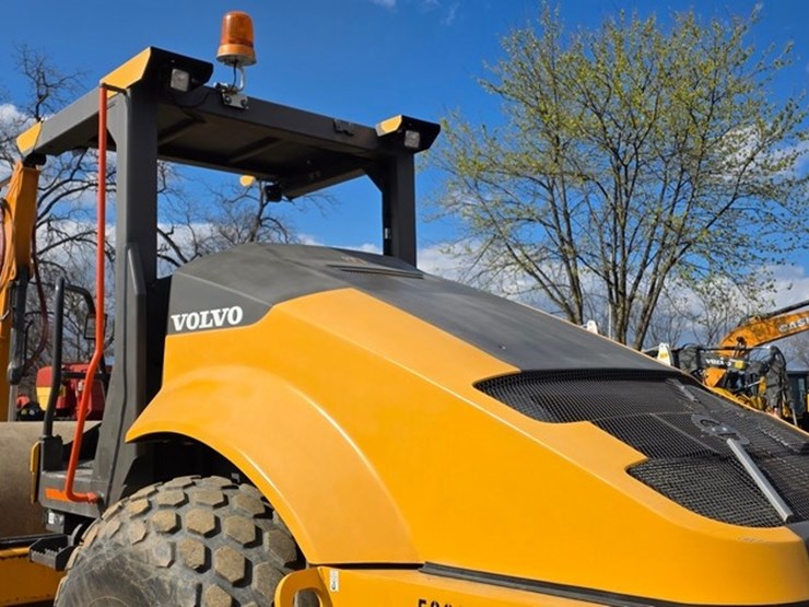 2018-volvo-sd115b-image-19