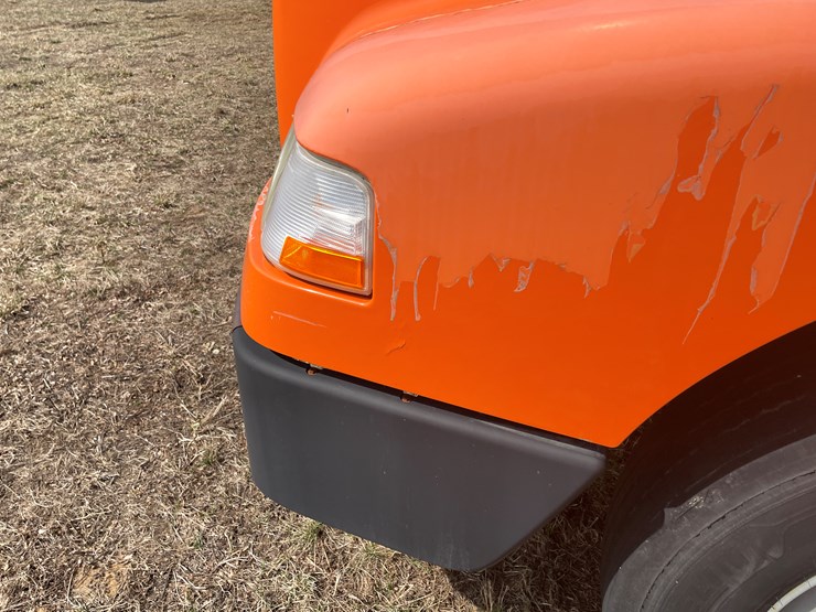 #123-•-2006-volvo-day-cab-semi-tractor-(has-wi-title)-image-11