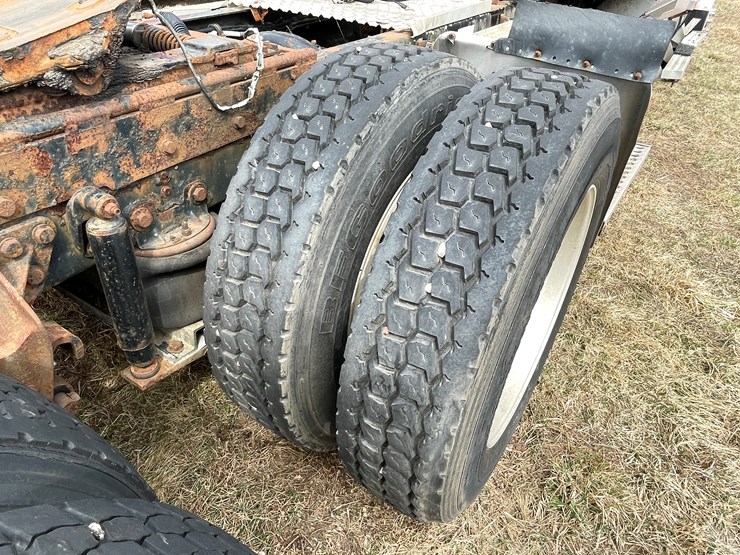 #128-•-2003-western-star-sleeper-cab-semi-tractor-(has-wi-title)-(non-runner)-image-38