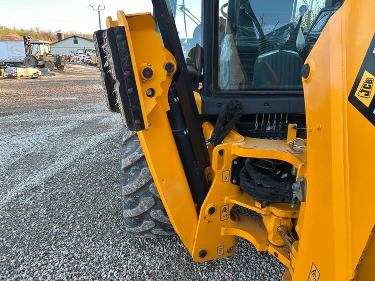2021-jcb-3cx-image-15