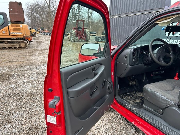 2004-chevrolet-1500-image-19