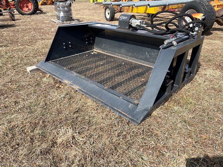 #200-•-wolverine-vibratory-screening-bucket-image-1