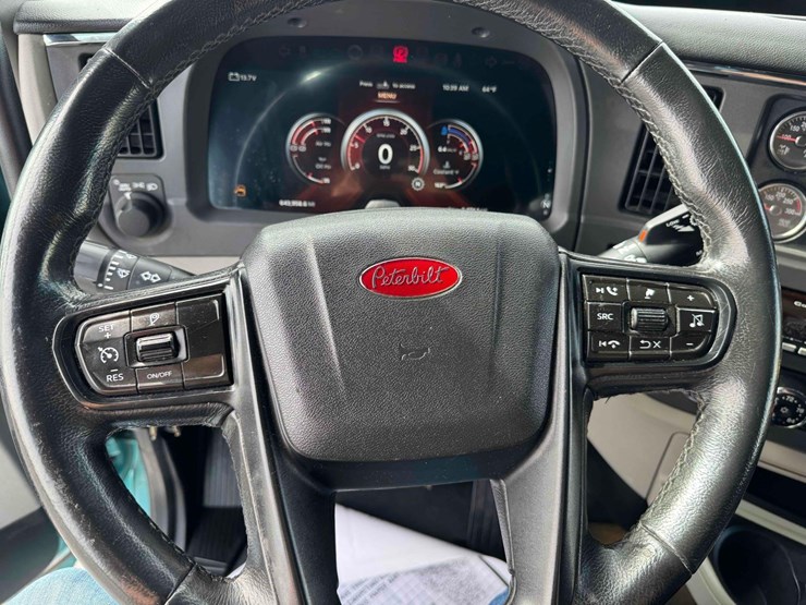 2023-peterbilt-579-image-24