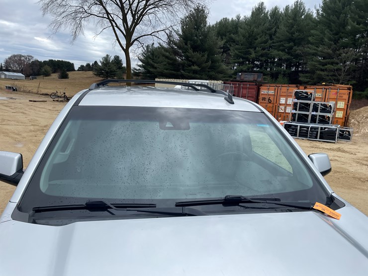 2015-chevrolet-suburban-image-16