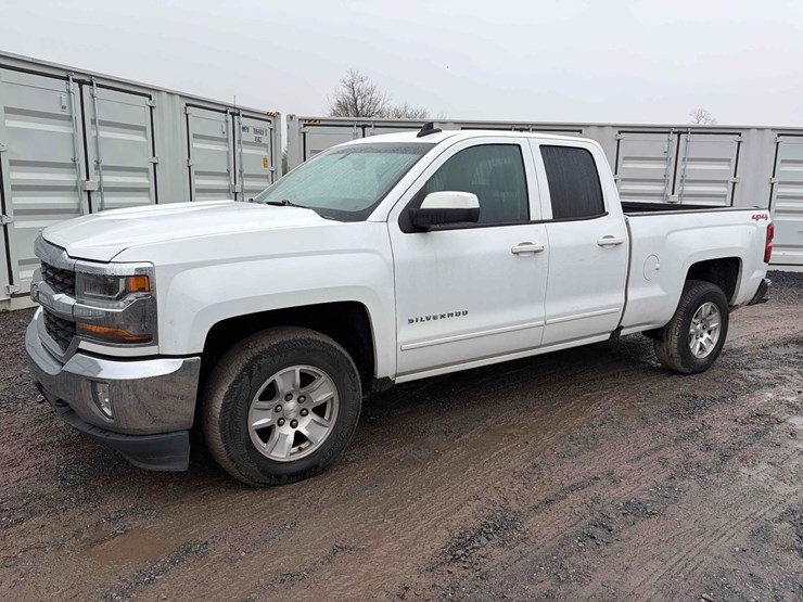 2018-chevrolet-silverado-lt-image-1