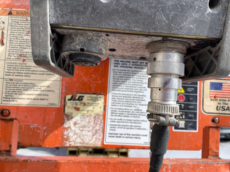 2007-jlg-1930es-image-27