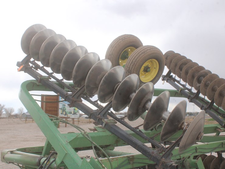 john-deere-220-image-22