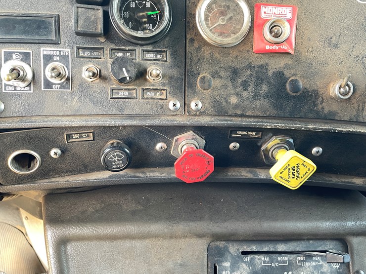 #401-•-1991-mac-rb688s-dump-truck-(has-mn-title)-image-56