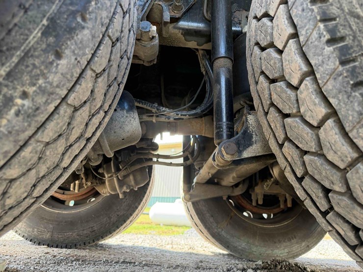 2009-mack-gu713-tri-axle-dump-image-14