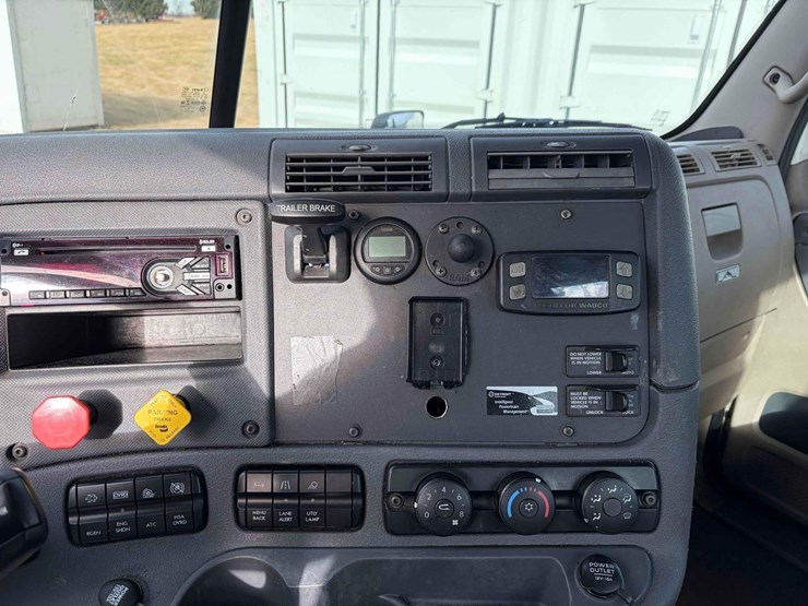 2019-freightliner-cascadia-single-axle-road-tractor-image-14