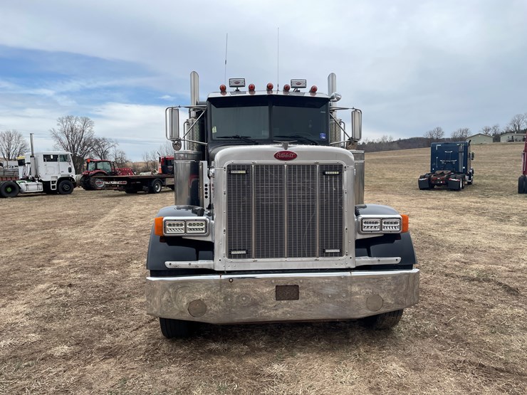 1989-peterbilt-379-image-2