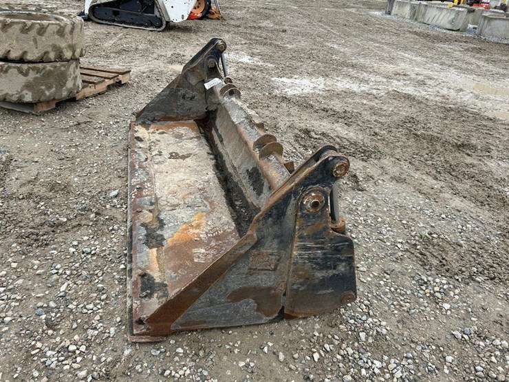 caterpillar-80-image-2