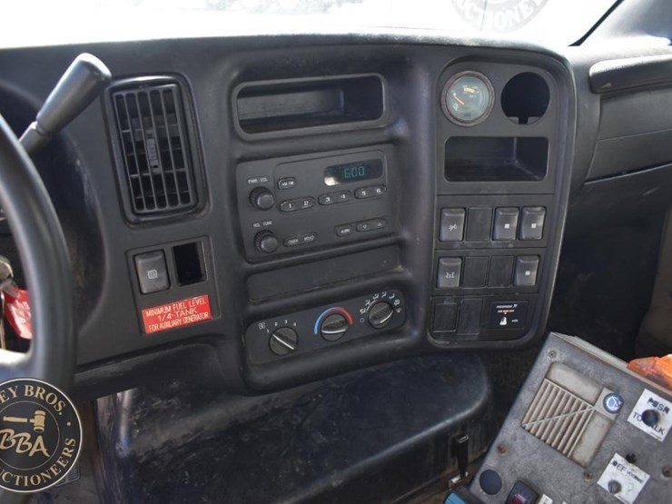 2005-gmc-topkick-image-29