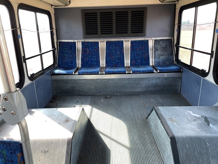 #167-•-2004-gillig-passenger-bus-(has-wi-title)-image-37