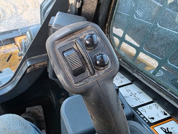 2021-deere-325g-image-57