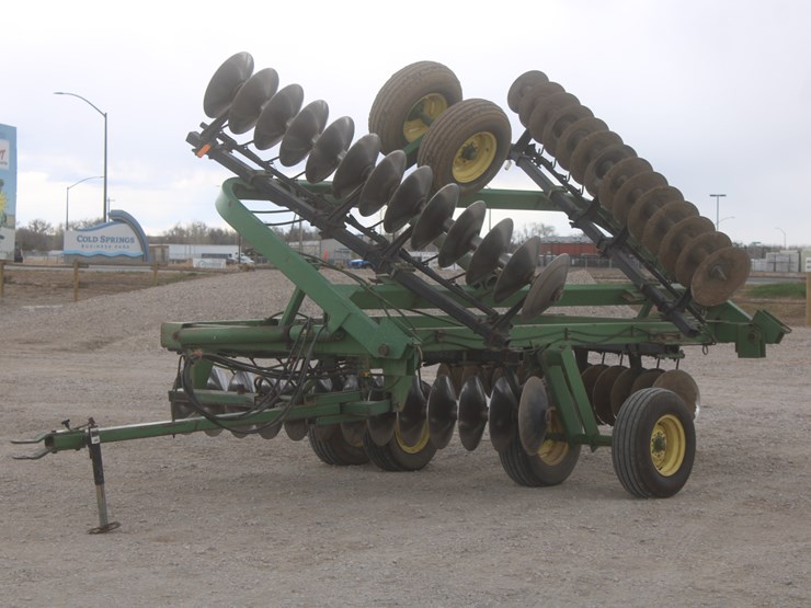 john-deere-220-image-44