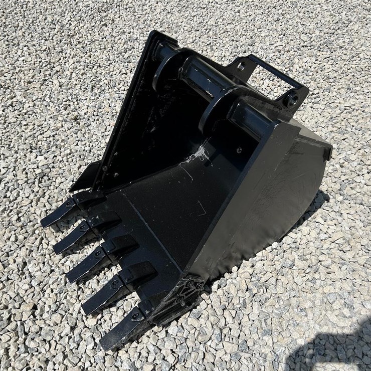 24" X-Change Bucket For A Bobcat Excavator