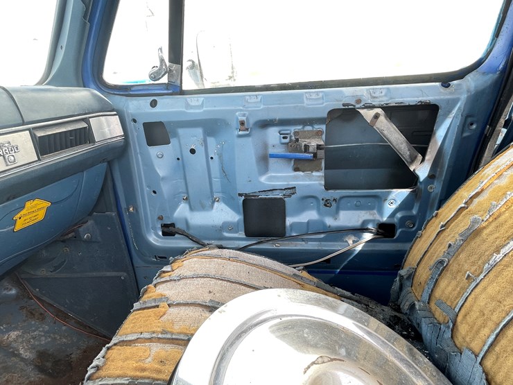 #192-•-1984-2-x-4-chevy-silverado-(has-wi-title)-image-40