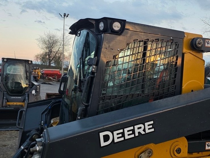 2023-deere-331g-image-33