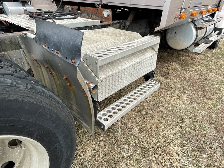 #128-•-2003-western-star-sleeper-cab-semi-tractor-(has-wi-title)-(non-runner)-image-42