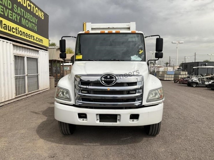 2013-hino-338-image-3