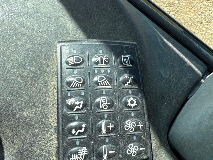 2012-deere-300d-ii-image-32