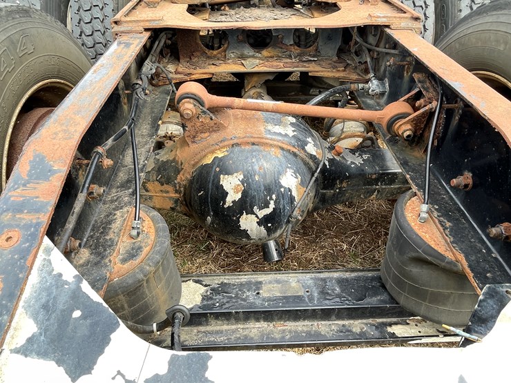 #128-•-2003-western-star-sleeper-cab-semi-tractor-(has-wi-title)-(non-runner)-image-33