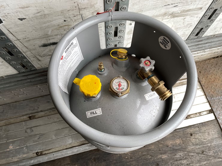 #10741-•-steel-forklift-lp-tank-image-5