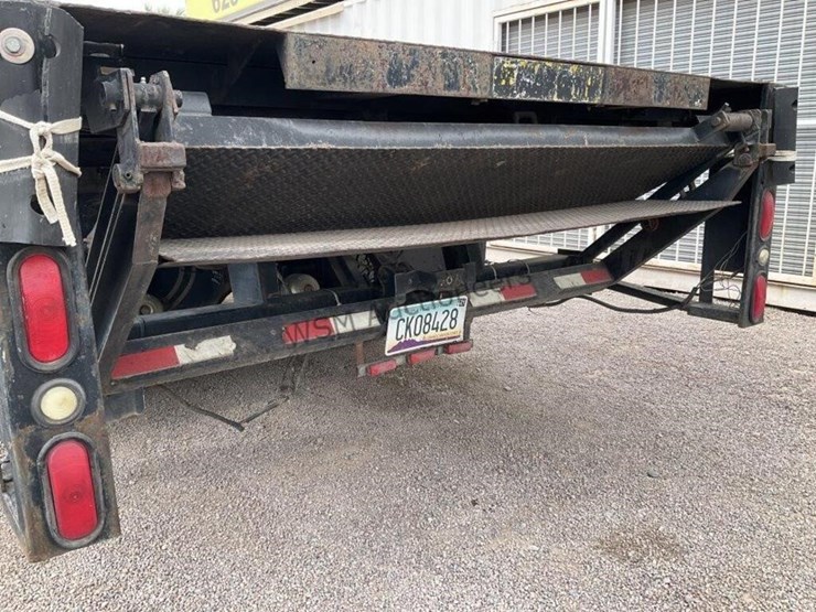 1996-freightliner-fl70-image-10