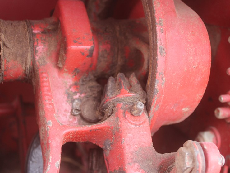 new-holland-580-image-44