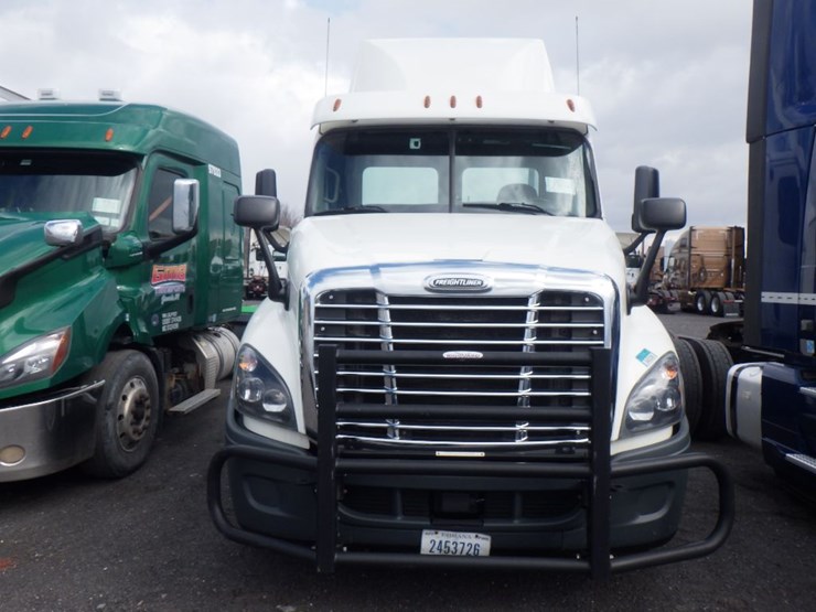 2018-freightliner-cascadia-125-image-2
