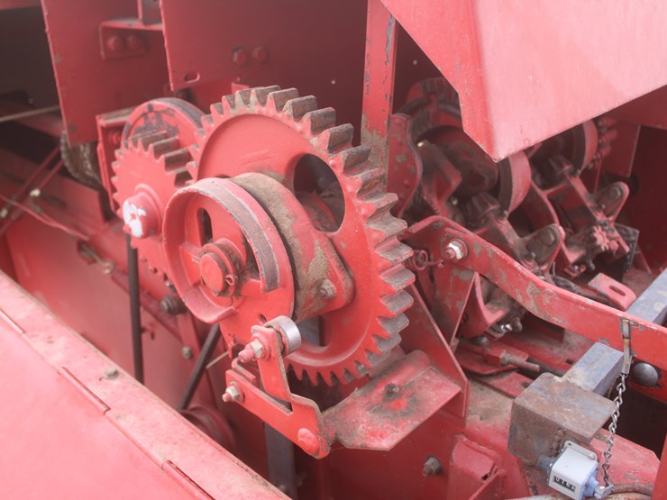 new-holland-580-image-45