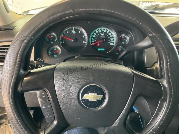 2012-chevrolet-tahoe-image-16