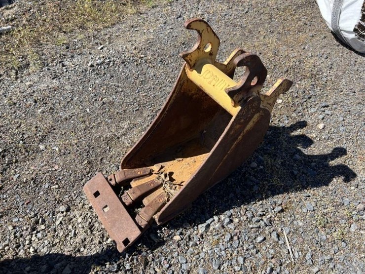 john-deere-12-image-1