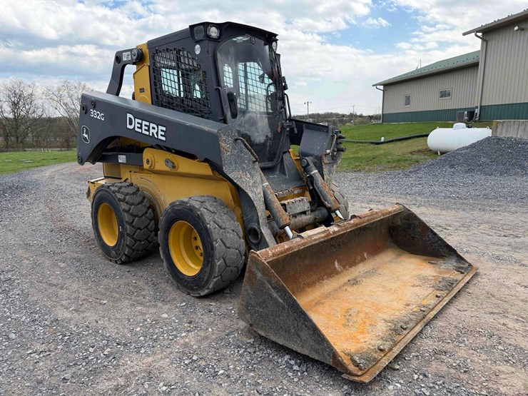 2018-deere-332g-image-3