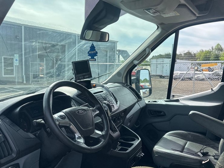 2015-ford-transit-image-27