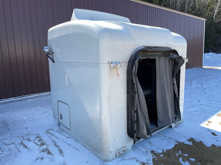 #3937-•-semi-sleeper-cab-image-3