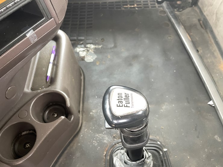 #110-•-2014-volvo-car-hauler-semi-and-trailer-(has-wi-title)-image-95