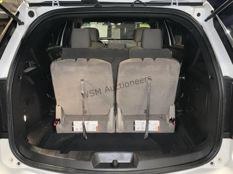 2015-ford-explorer-image-11