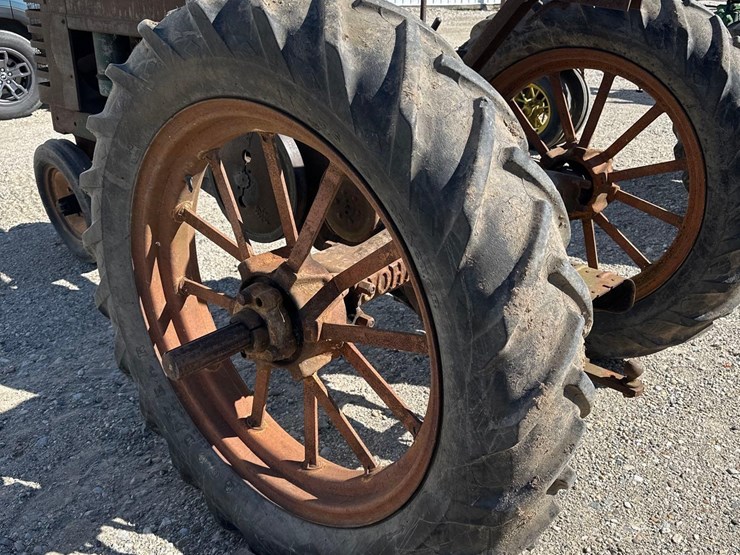 john-deere-b-image-8