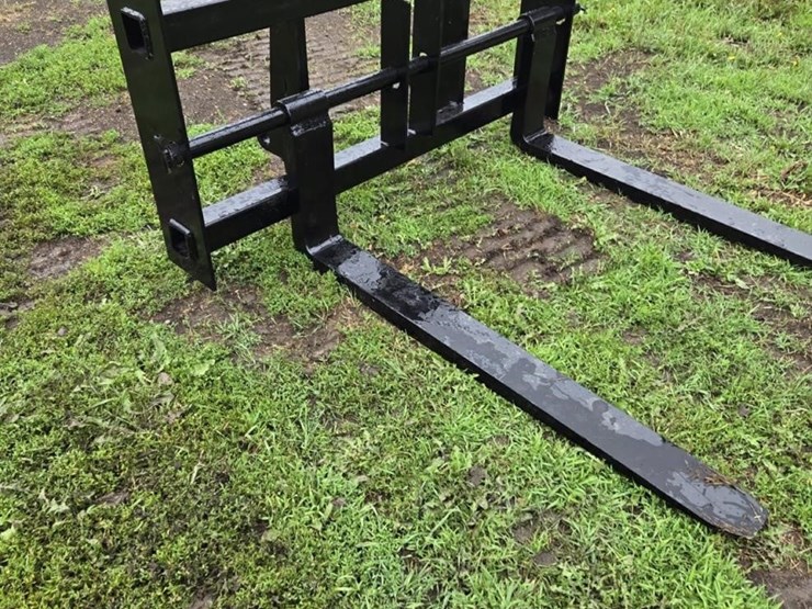 m&j-mfg.-adjustable-pallet-for-image-1