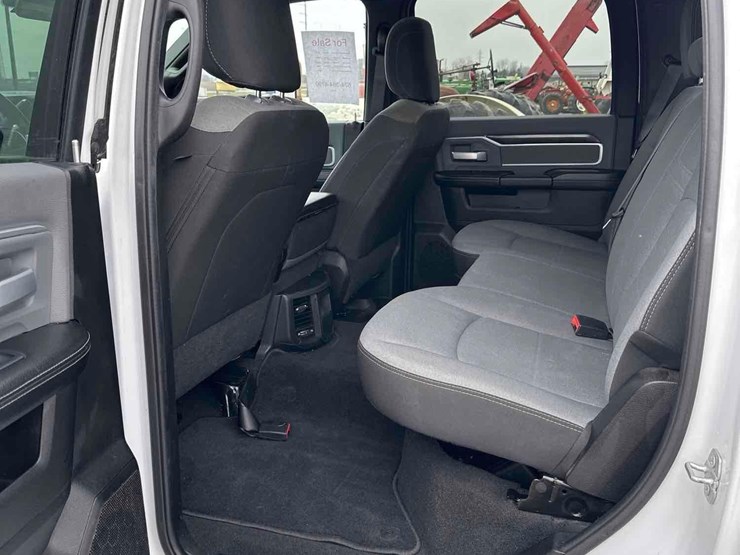 2022-dodge-3500-image-17