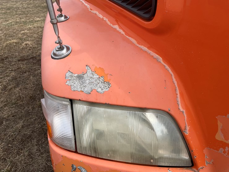 #121-•-2009-volvo-day-cab-semi-tractor-(has-wi-title)-image-17