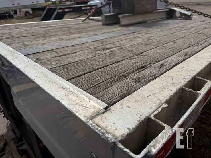 2013-2013-mov-hall-trailer-image-23