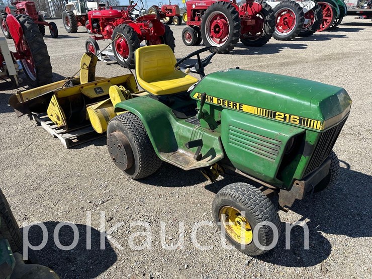john-deere-216-image-1